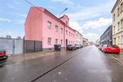 Investiční byt 1+1 se stabilním výnosem, sklepem, zahrádkou a možností parkovacího stání - Ostrava, ul. Zengrova, cena 2420000 CZK / objekt, nabízí 