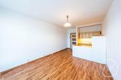 Pronájem garsoniéry s balkonem, ul. Výškovická, cena 7800 CZK / objekt / měsíc, nabízí 