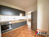 Pronájem prostorného bytu 2+1 s balkónem, 56m2, Slezská Ostrava, ul. Bohumínská, cena 11800 CZK / objekt / měsíc, nabízí 