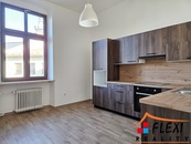 Pronájem velkometrážního bytu 2+1 s velkou šatnou v os.vl.,96 m2, na ul. Josefa Václava Sládka, Frýdek-Místek, cena 18000 CZK / objekt / měsíc, nabízí 