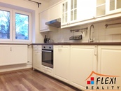 Nabízíme pronájem bytu porekonstrukci s balkonem a komorou 53m2 - ul. Gerasimovova, Ostrava - Zábřeh, cena 15000 CZK / objekt / měsíc, nabízí FLEXI REALITY s.r.o.