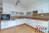 Pronájem byty 2+kk s lodžií, 55 m2, Ostrava - Hrabůvka, cena 13600 CZK / objekt / měsíc, nabízí 