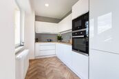 Pronájem zrekonstruovaného zařízeného bytu 2+kk, 50m2, Ostrava, ul. Na Jízdárně, cena 17000 CZK / objekt / měsíc, nabízí Relokate Estate s.r.o.