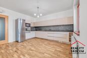 Pronájem prostorného bytbytu 4+kk s balkónem, lodžií i parkováním, ul. Blahoslavova, Ostrava, cena 30000 CZK / objekt / měsíc, nabízí DĚLÁME REALITY SRDCEM