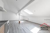 Pronájem podkrovního bytu 4+kk s garáží, 95 m2, ul. Nivnická, Ostrava-Mariánské Hory, cena 12000 CZK / objekt / měsíc, nabízí DĚLÁME REALITY SRDCEM