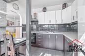Prodej zrekonstruovaného bytu 3+1 s lodžií, os. vl., 73 m2, ul. Novodvorská, Frýdek-Místek, cena 4500000 CZK / objekt, nabízí 