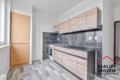Pronájem bytu 2+1 s balkonem, 56m2 , ul. Výškovická, Ostrava - Zábřeh, cena 12500 CZK / objekt / měsíc, nabízí DĚLÁME REALITY SRDCEM