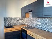 Pronájem bytu 3+1 67 m2 Maxima Gorkého, Krnov, cena 13500 CZK / objekt / měsíc, nabízí 